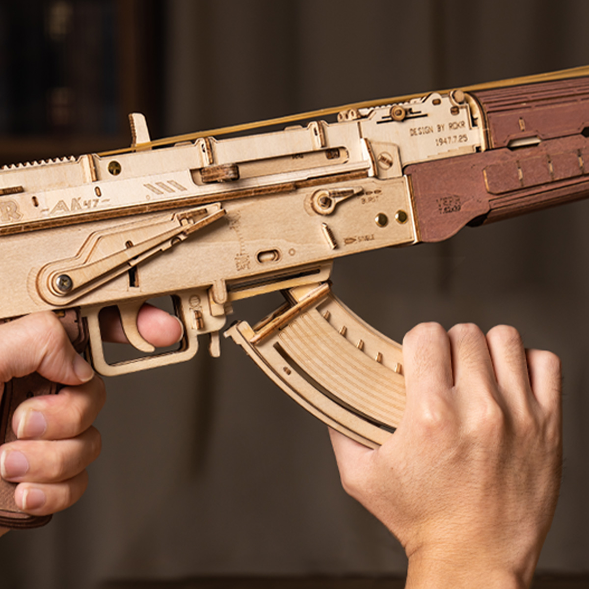 akのラボ　 ROKR AK-47 Assault Rifle Gun Toy 3D Wooden Puzzle LQ901