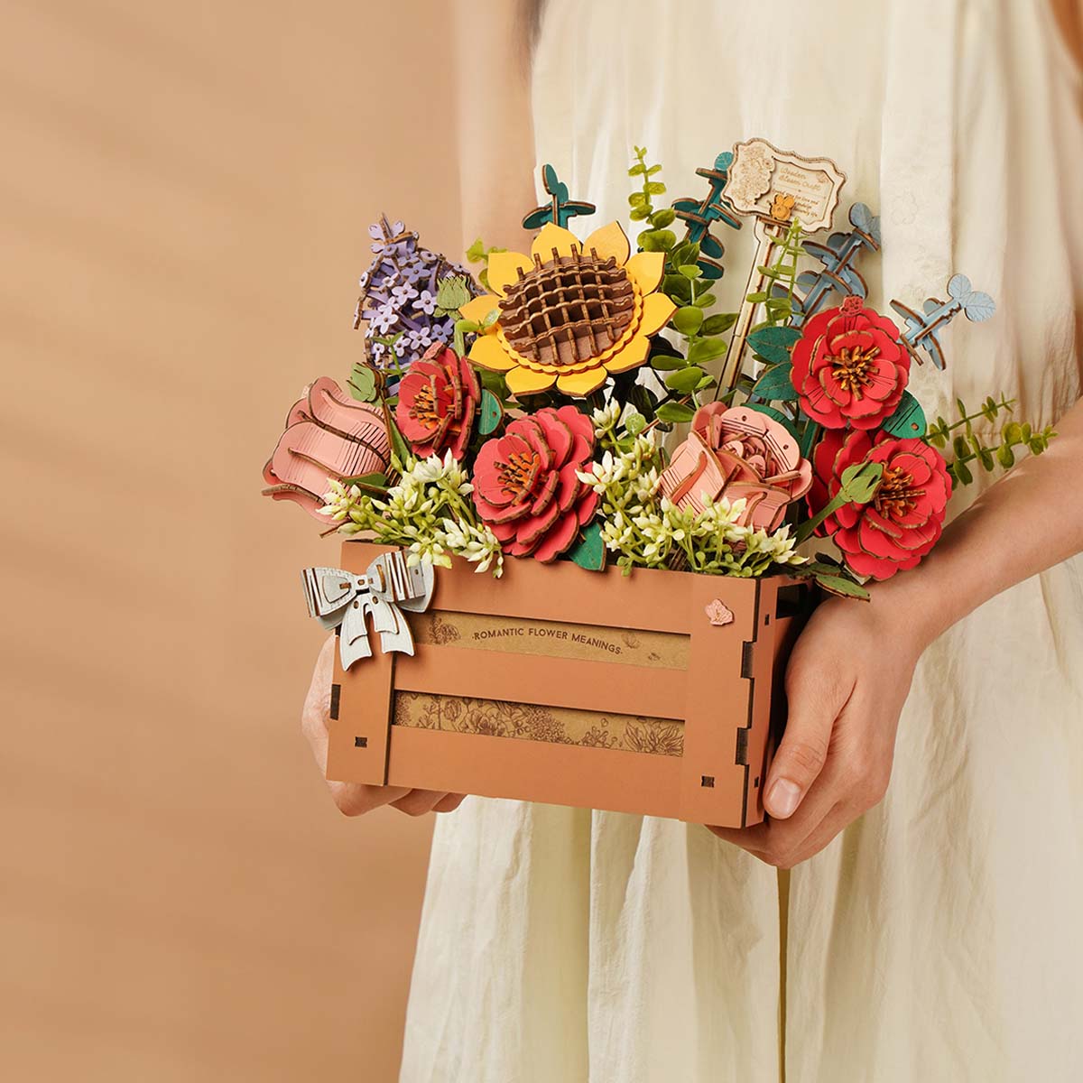 Rowood Houten Bloembox TW02H bloemenbox vastgehouden met de hand als cadeau