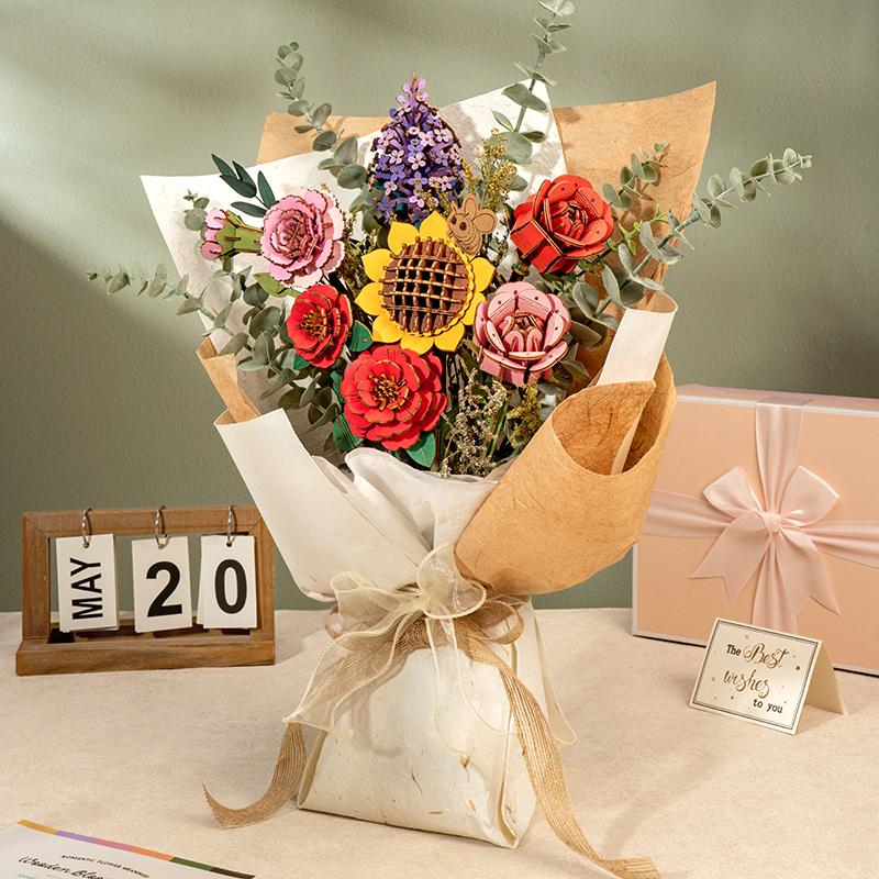 Rowood Red Rose TW042 finished wooden flower bouquet wrapped as a gift