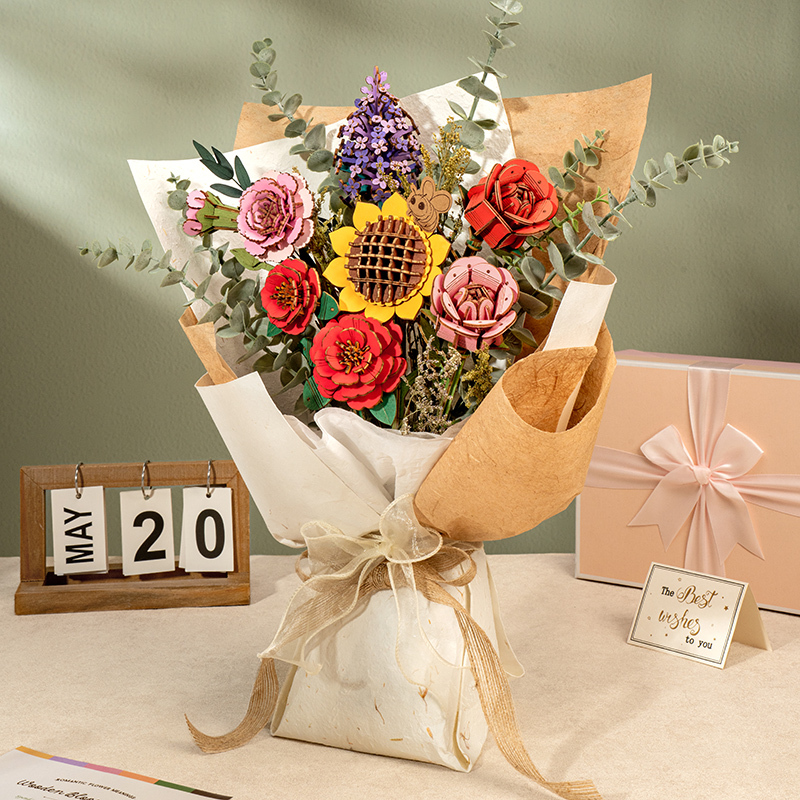 Rowood Red Rose TW042 finished wooden flower bouquet wrapped as a gift
