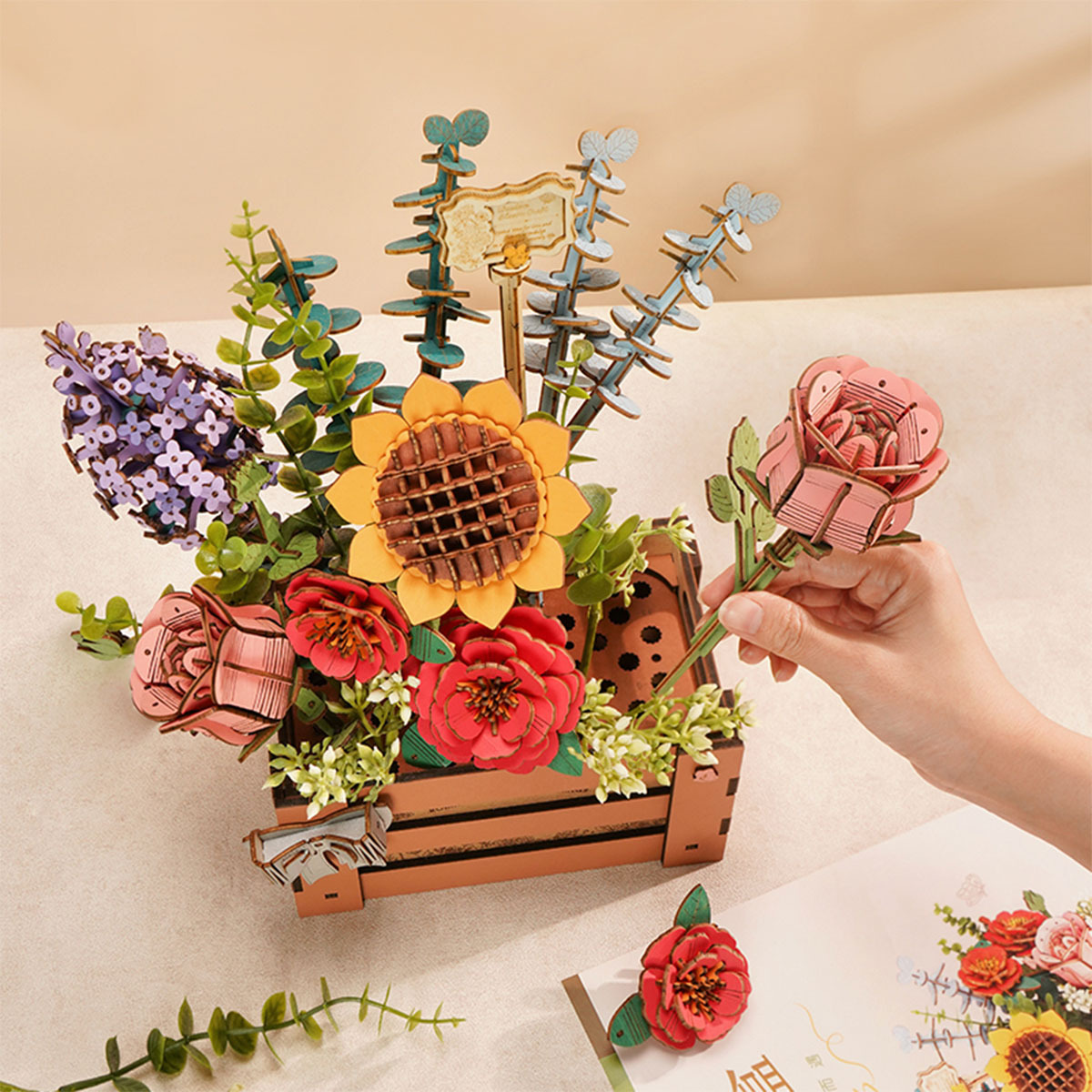 Rowood Wooden Bloom Box TW02H flower arrangement on tabletop with loose stems