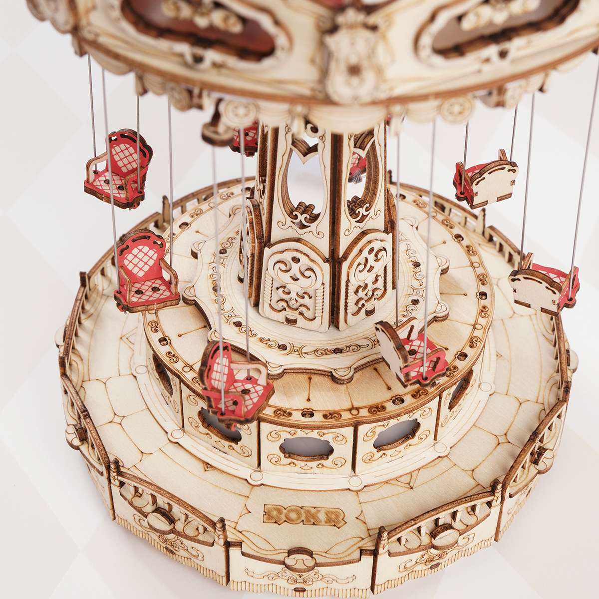 Vue de dessus du manège suspendu ROKR Swing Ride EA02 avec sièges suspendus