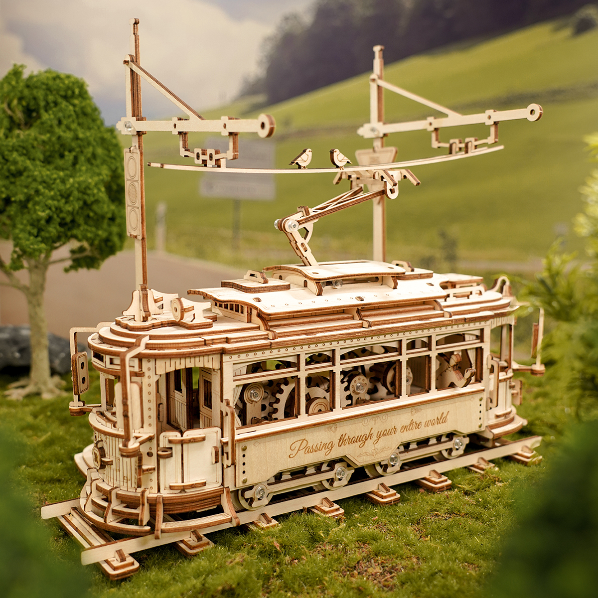 ROKR Classic City Tram LK801 tram on grass display scene