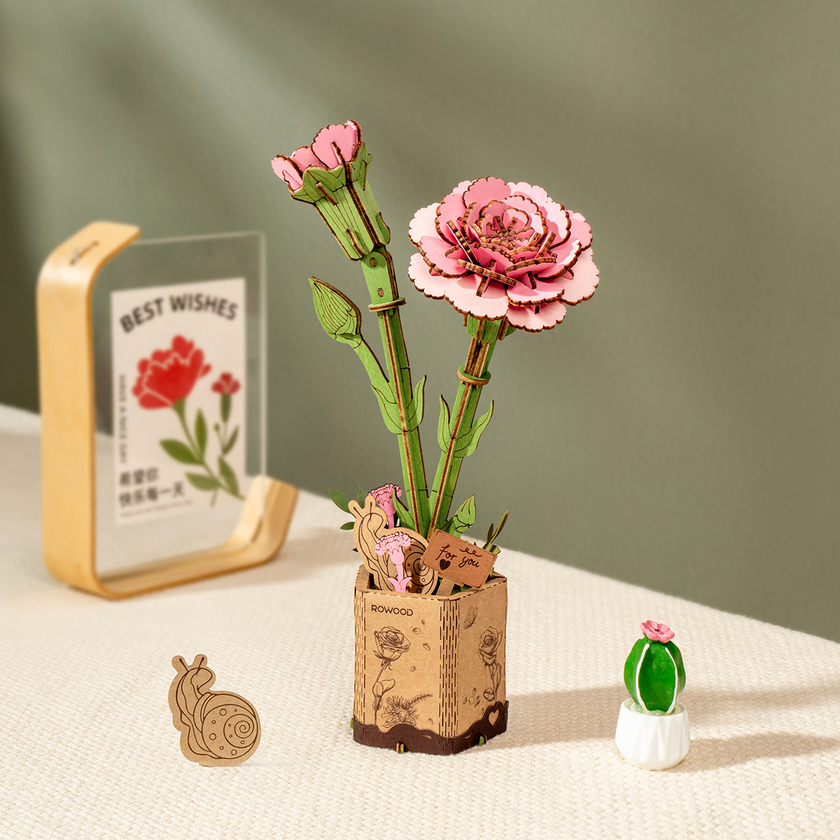 Bouquet de fleurs en bois Rowood, bouquet de roses roses et tiges dans un pot carré