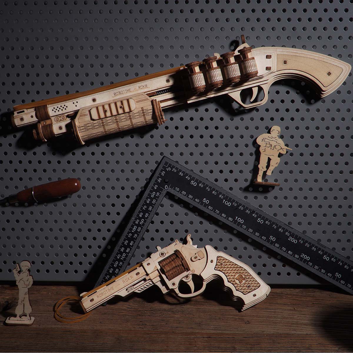 ROKR gun model set with Corsac M60 and Terminator M870 on display board