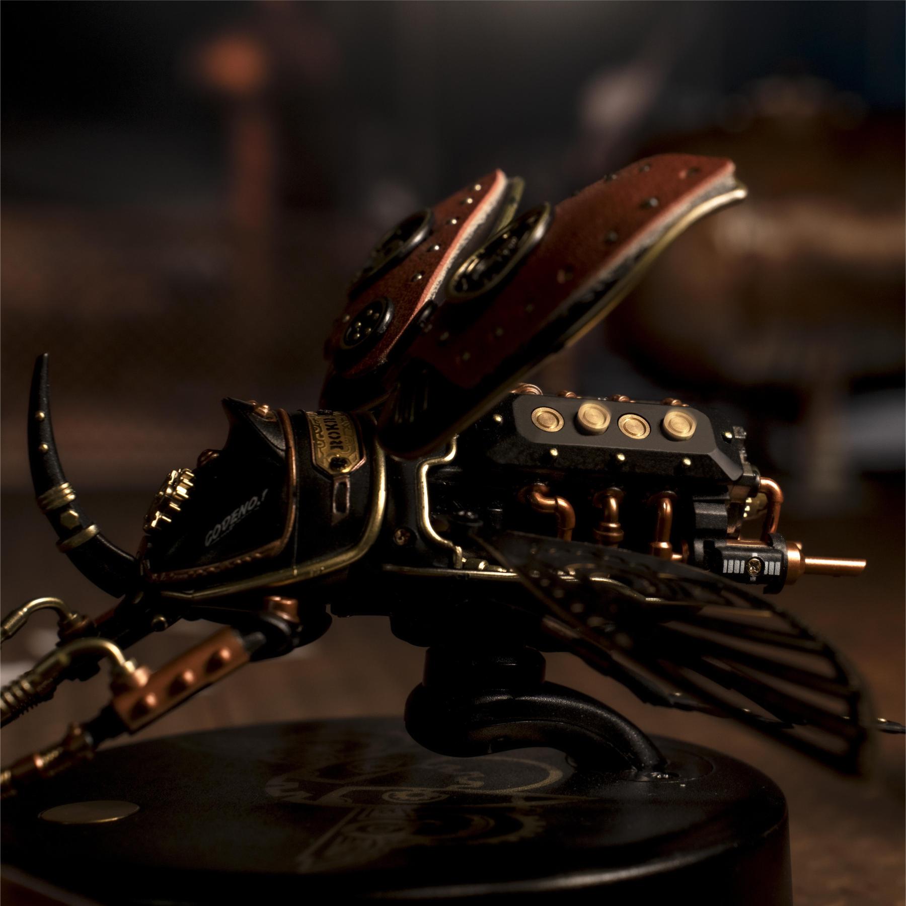 ROKR Rhinoceros Beetle MI01 gros plan dramatique sur le détail des ailes et du corps