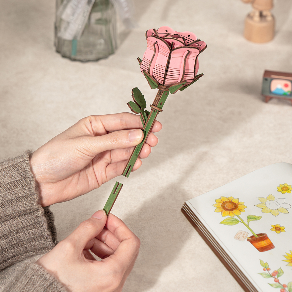 Rowood Pink Rose TW041 hand holding assembled wooden rose stem