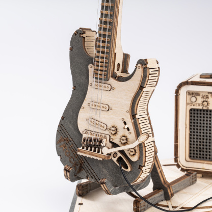 ROKR Guitare Électrique TG605K vue de près de la guitare et de l'amplificateur