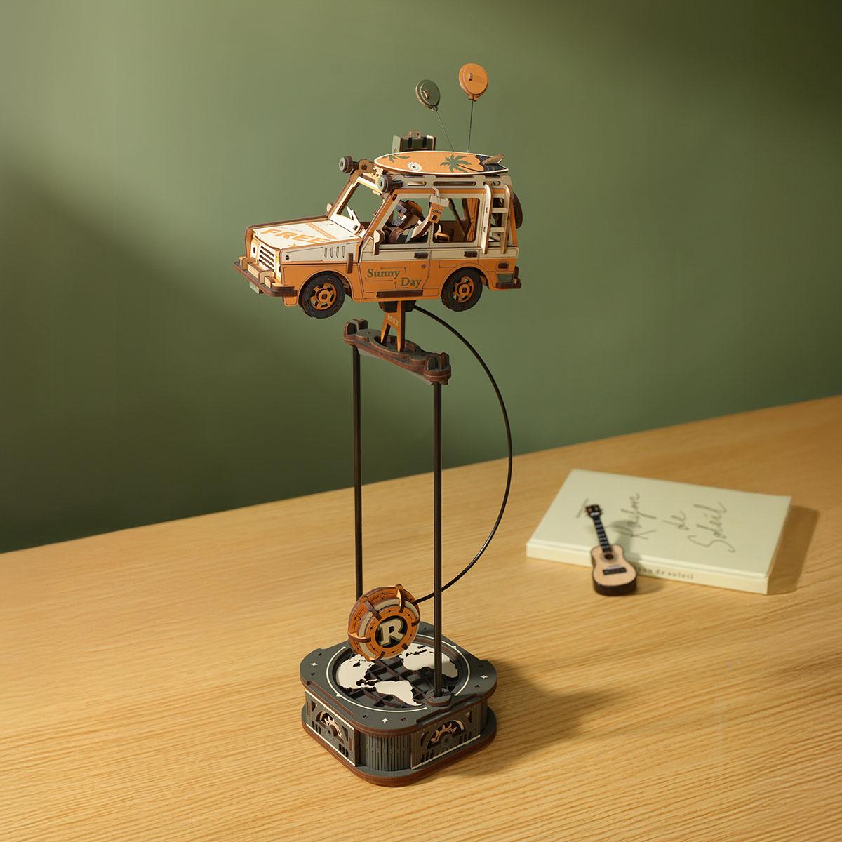 ROKR Road Tripper MCD03 pendulum balance toy station wagon on tabletop stand