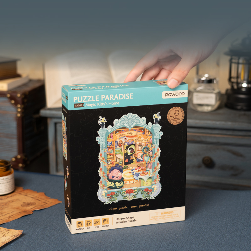 Magic Kitty's Home pakketdoos weergegeven naast ingelijste puzzel