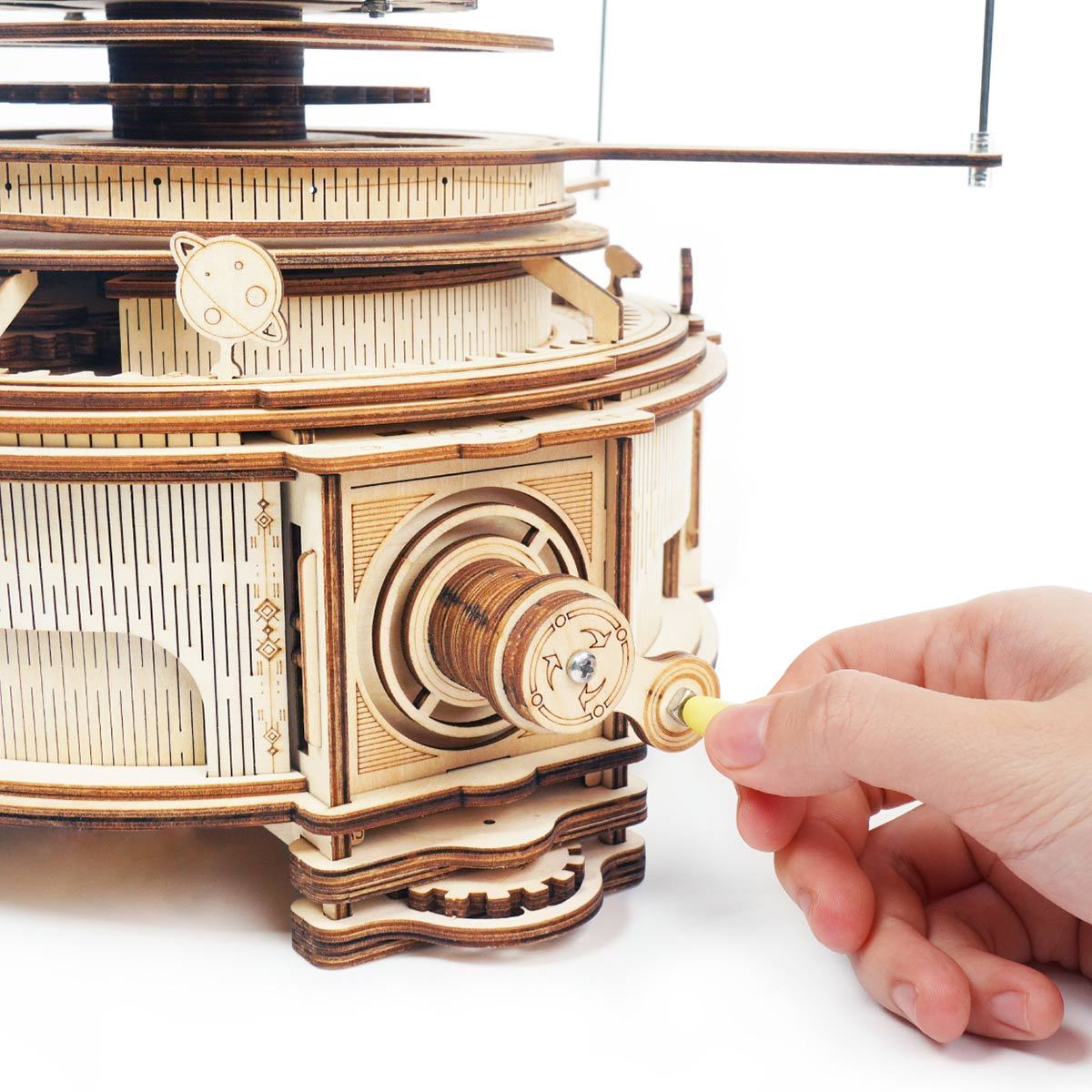 ROKR Orrery Mécanique ST001 manivelle de rotation manuelle des orbites planétaires gros plan