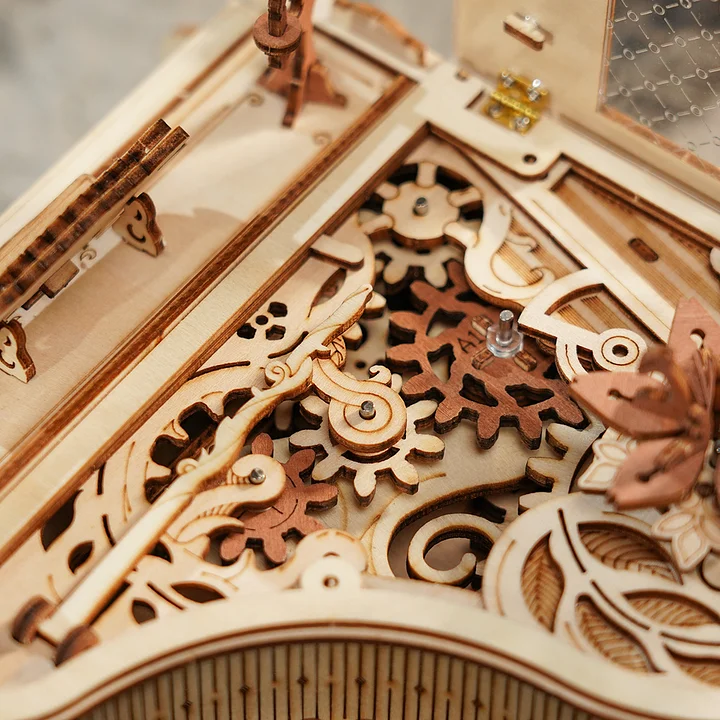 ROKR Magic Piano AMK81 close-up of internal gear mechanism