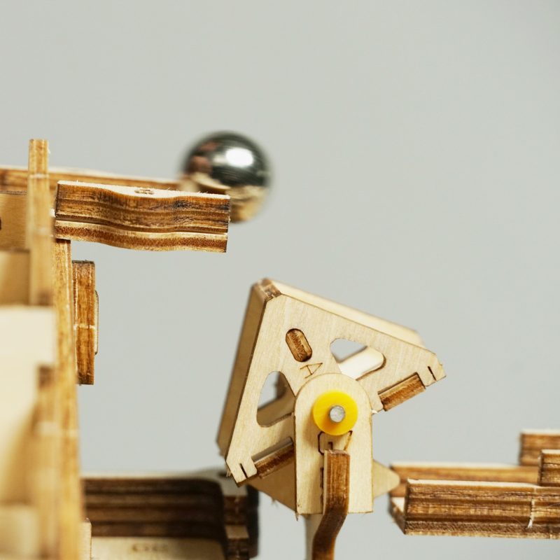 ROKR Marble Parkour LG501 connected marble run display in blue light