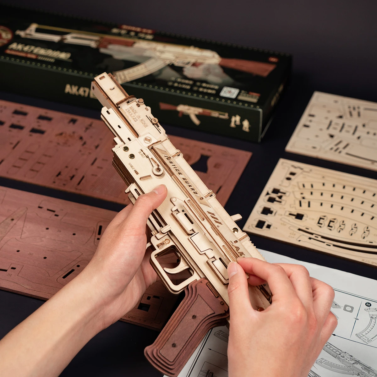 ROKR AK-47 LQ901 clip amovible conception mécanique à enclenchement affiche
