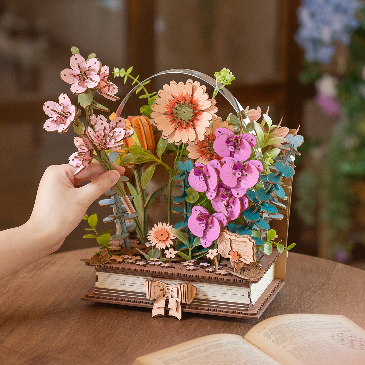 Wooden Blooming Book TW04H product information with 552 pieces, 275x180x265mm assembled size, and 315x237x65mm package