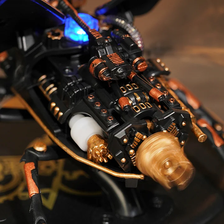 ROKR Storm Beetle MI03 gros plan des ailes ouvertes et du mécanisme du corps