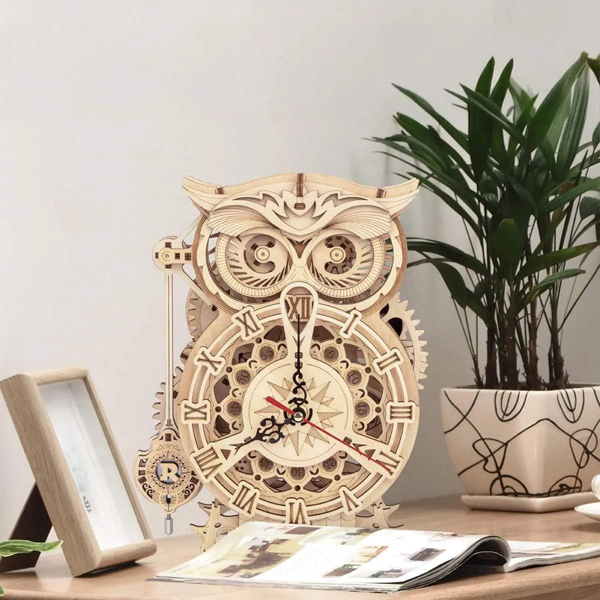 ROKR Owl Clock LK503 wooden mechanical owl wall clock in indoor scene