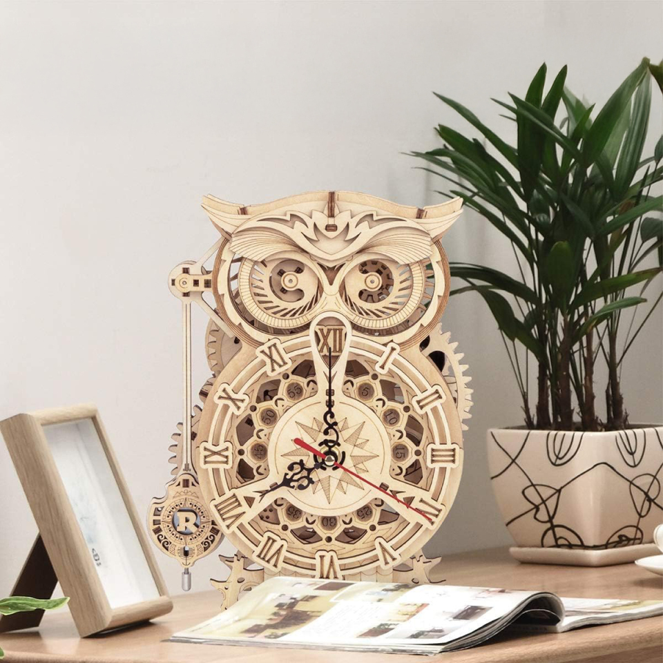 ROKR Owl Clock LK503 wooden mechanical owl wall clock in indoor scene