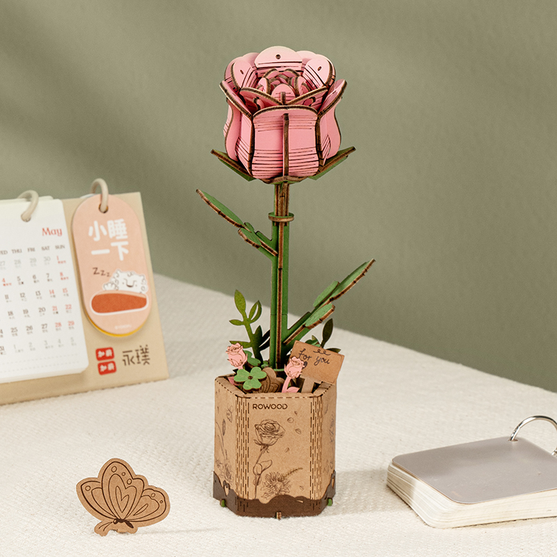 Bouquet de fleurs en bois Rowood, bouquet de roses roses dans un pot carré