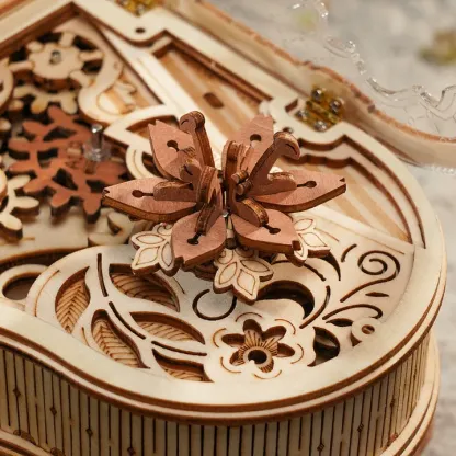ROKR Magic Piano AMK81 close-up of flower-shaped gear detail