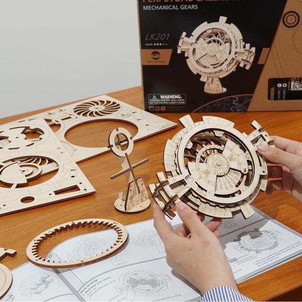ROKR Calendrier Perpétuel LK201 table d'assemblage avec aiguilles et pièces en bois