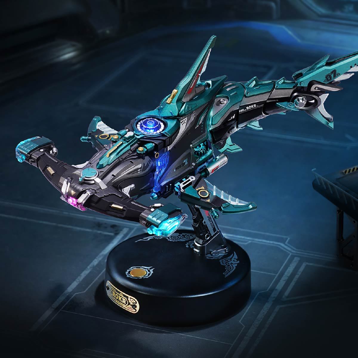 ROKR Hammerhead Shark MI07 mechanical shark model on display base