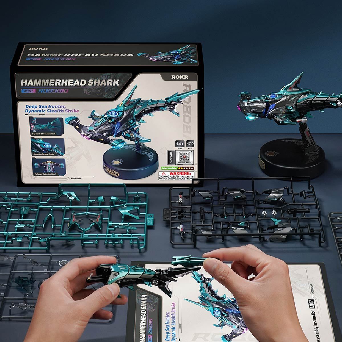 Hammerhead Shark MI07 assembly scene with instructions and parts