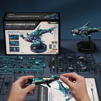 Hammerhead Shark MI07 assembly scene with instructions and parts